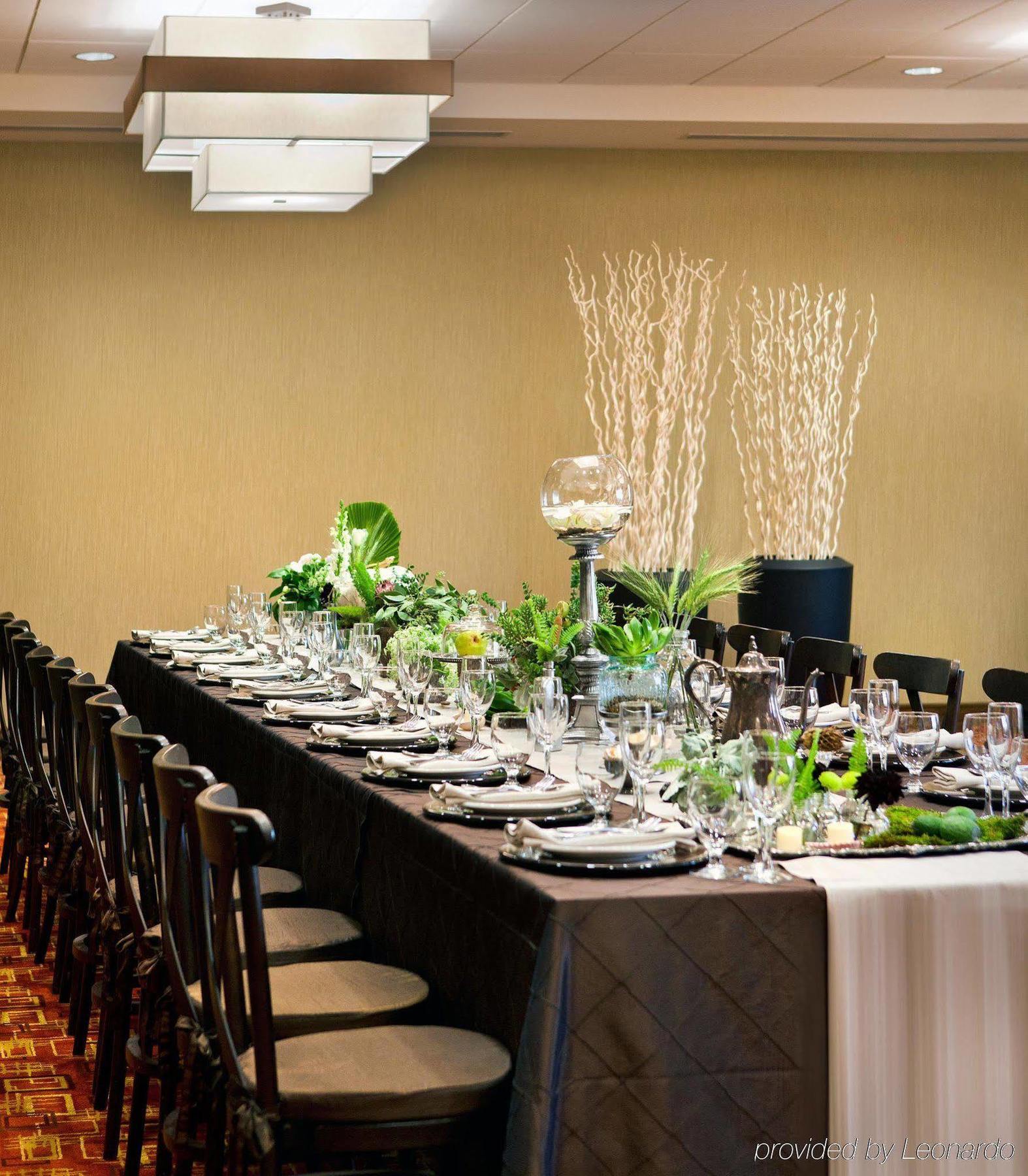 Courtyard By Marriott Santa Barbara Goleta Otel Restoran fotoğraf